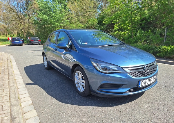 Opel Astra cena 48000 przebieg: 79000, rok produkcji 2016 z Wrocław małe 137